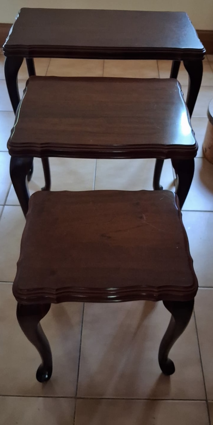 Set of 3 nesting tables in mahogany wood: R8,000