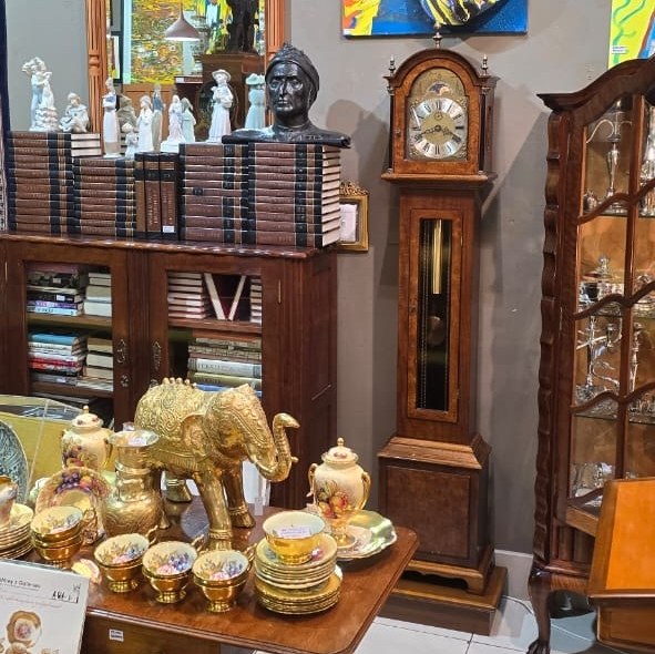 Wuba Dutch Grandmother clock: R20,000 Wuba Dutch Grandmother clock: R20,000