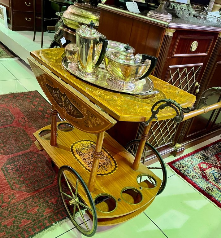 Vintage wood and brass Italian drinks trolley: R7,500