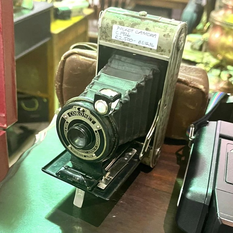1926 coronet pocket camera: R2,500