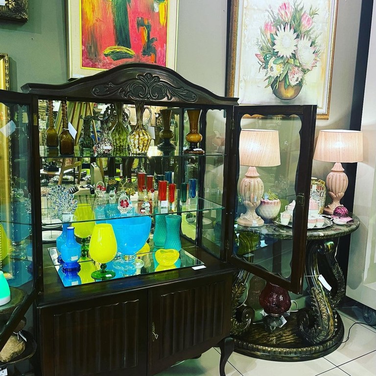 Ball and claw display cabinet R20,000