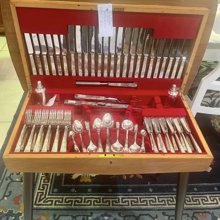 SOLD! Spectacular Ryals EPNS 12-setting (127 pieces) cutlery canteen set in a Mid-Century modern table (with removable legs), 1955: R40,000