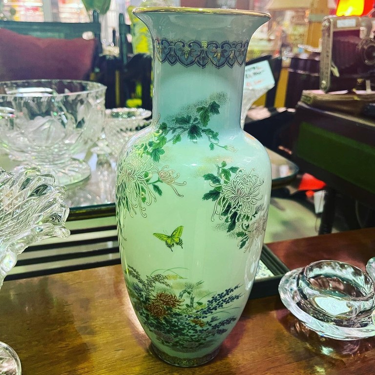 Japanese Kyoto hand painted vase: R1,500