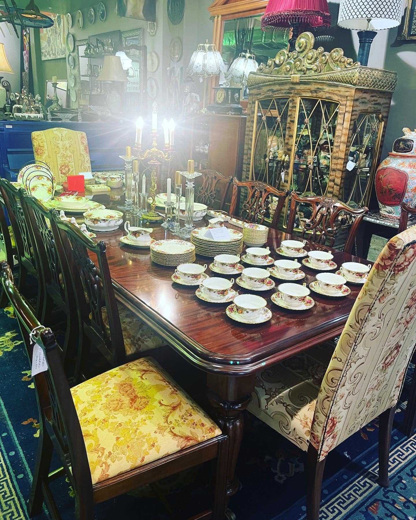 Vintage Gordon Fraser mahogany extendable dining room table with 10 Chippendale style chairs and 2 high chairs