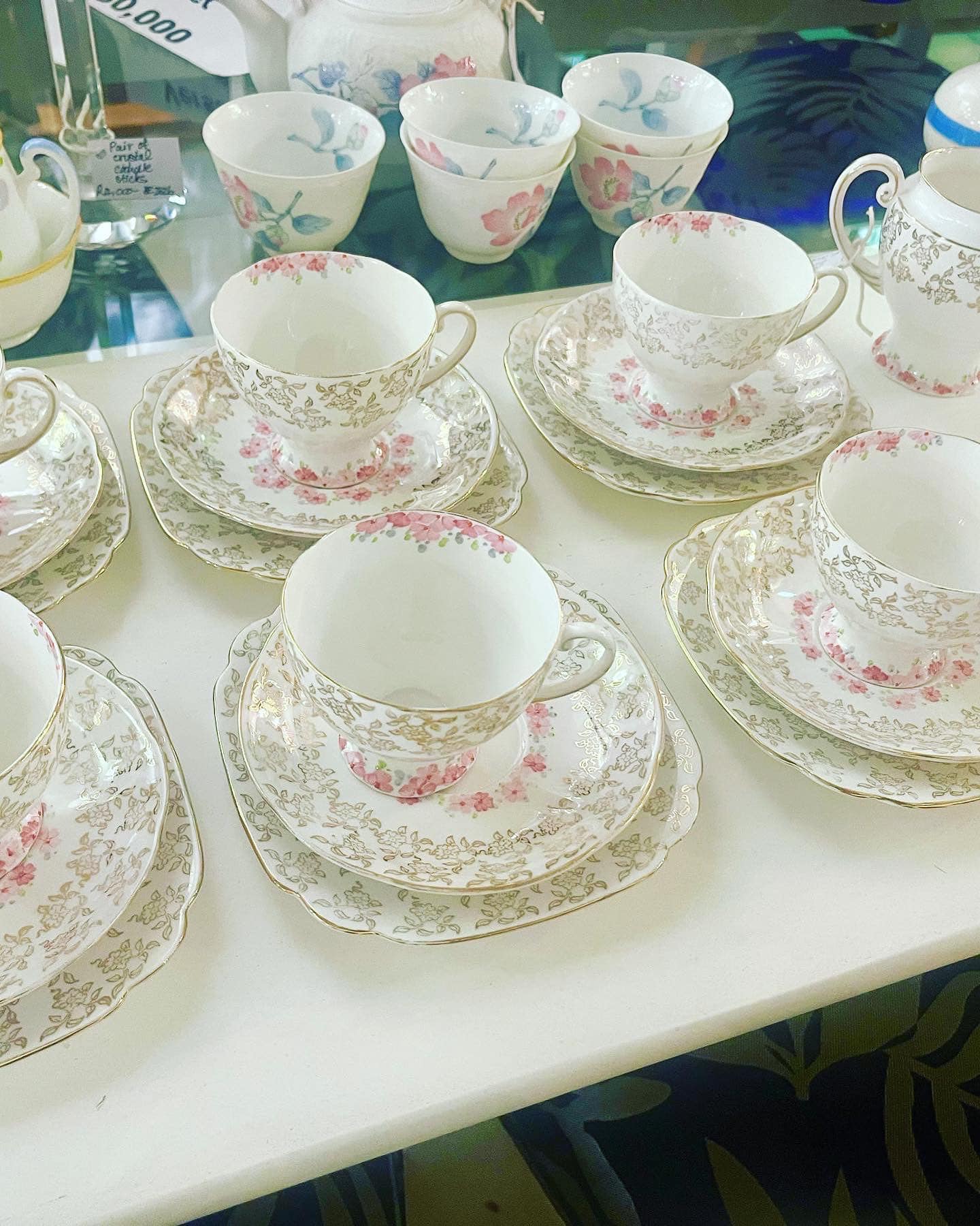 Elegant 20-piece Royal Standard tea set: R6,500