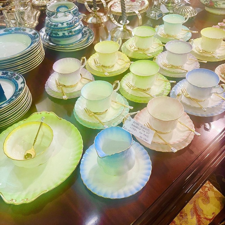 Exquisite 30-piece Royal Alberts Rainbow tea set: R15,000