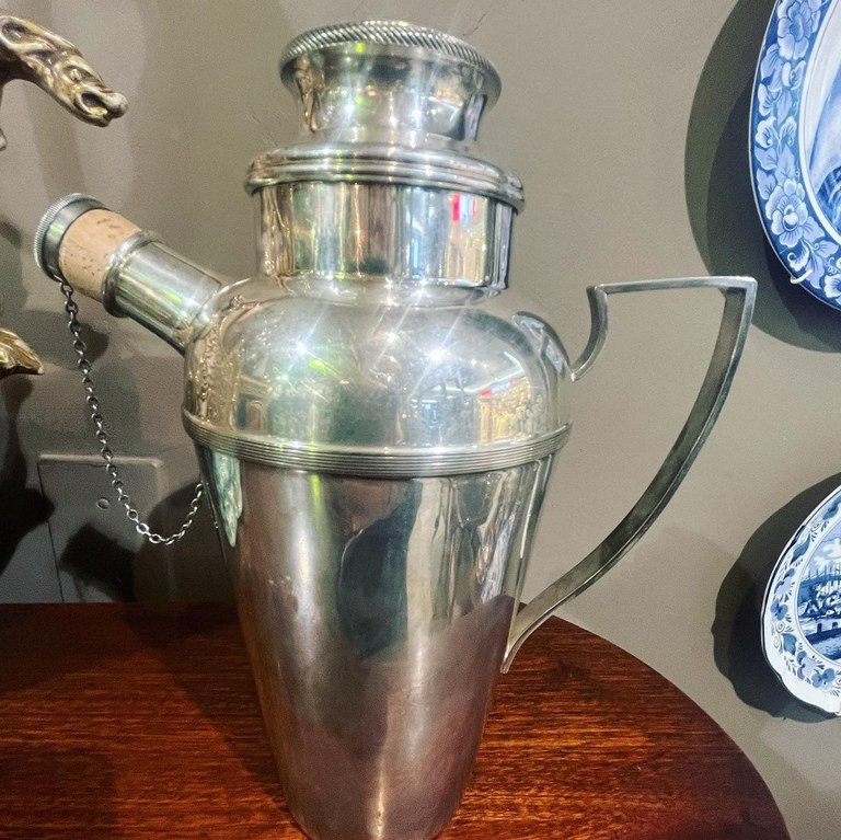 Art Deco cocktail shaker (silver plated)