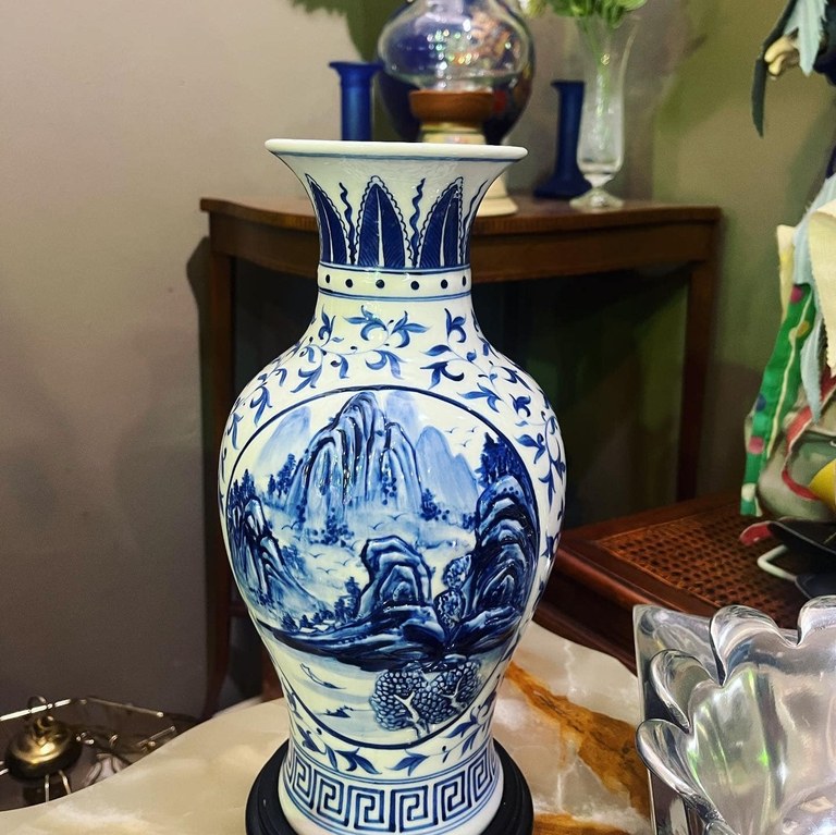 Blue & white Chinese vase