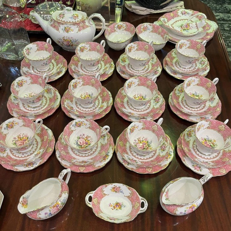 Royal Albert Lady Carlyle 12-setting tea set, Mid-Century