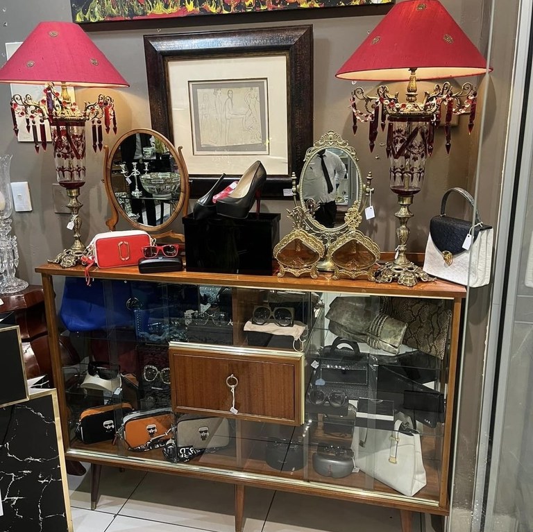 Mid-century teak glazed display/drinks cabinet, circa 1960