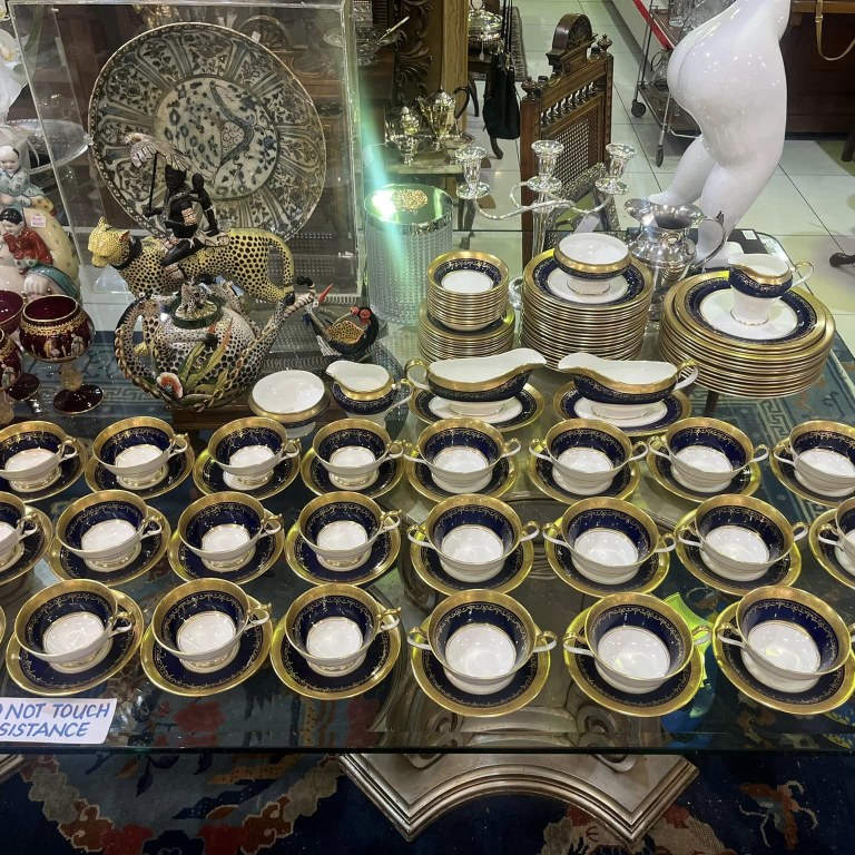 SOLD! Aynsley Georgian dinner set