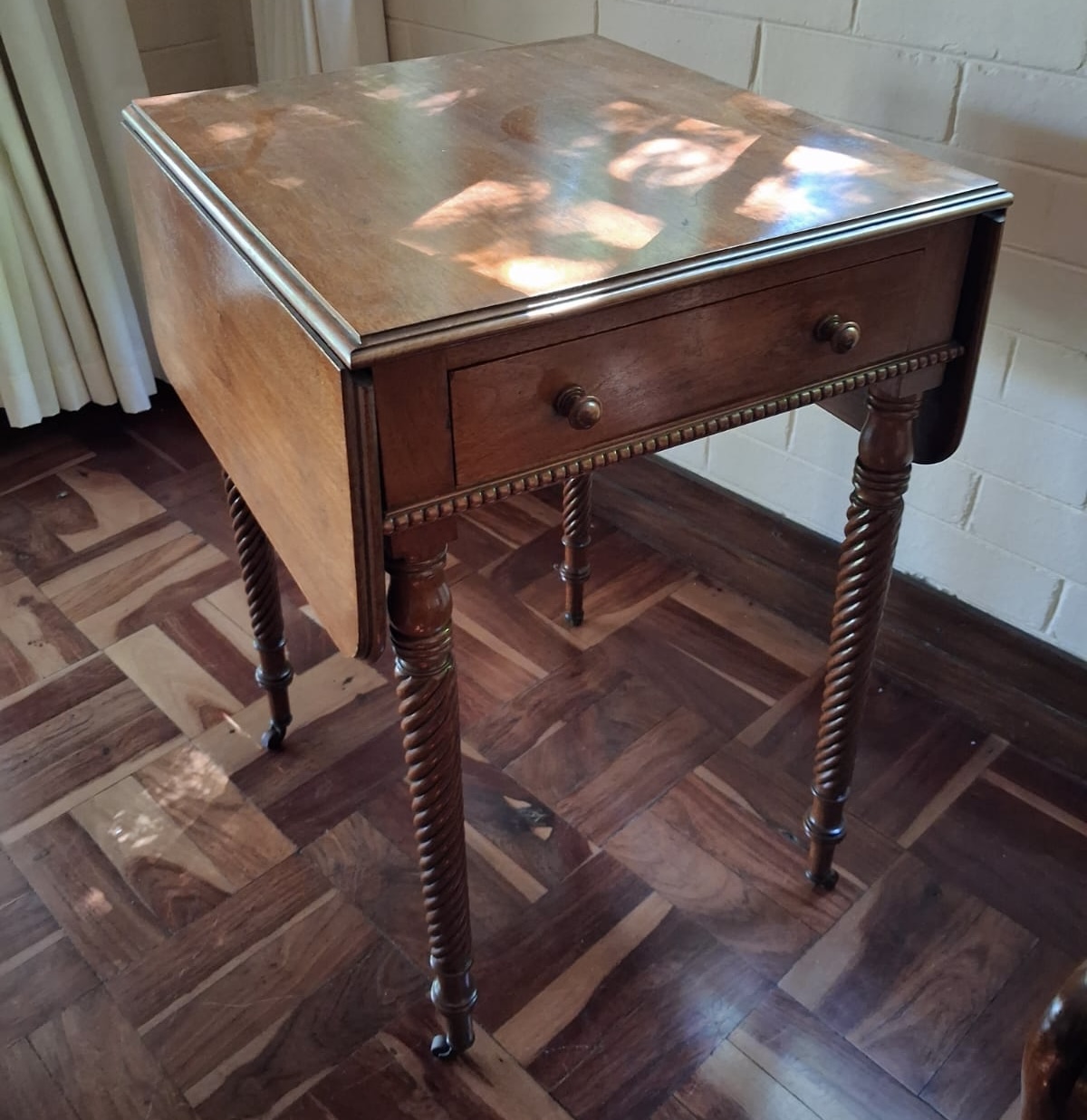 Side table with drop leaf sides & barley twist legs