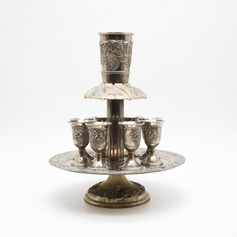 Vintage Israeli silver plated Kiddush fountain and cups: R3,000