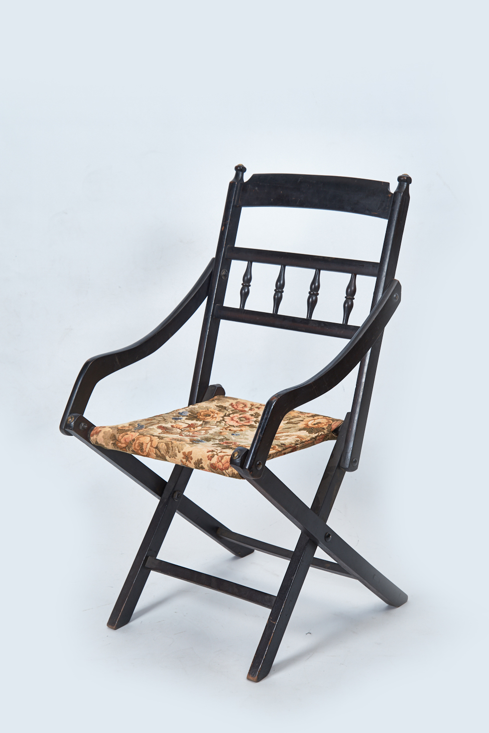 GHORBANY CHAIR AUCTION4472.jpg