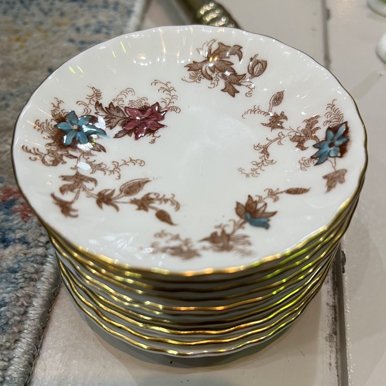 Set of 10 Minton Ancestral porcelain bread & butter plates: R1,500 Set of 10 Minton Ancestral porcelain bread & butter plates: R1,500