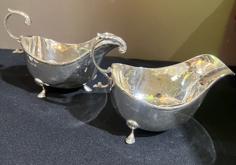 Walker & Hall hallmarked silver sauce boats Walker & Hall hallmarked silver sauce boats