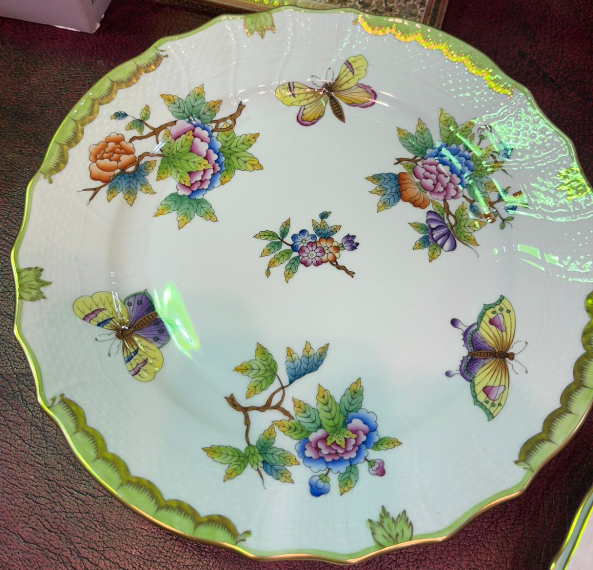 Herend Queen Victoria dinner plate: R4,200
