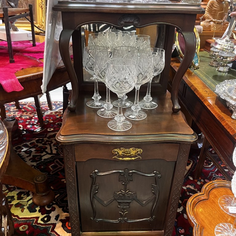 Late Victorian Mahogany Coal Purdonium: R4,000