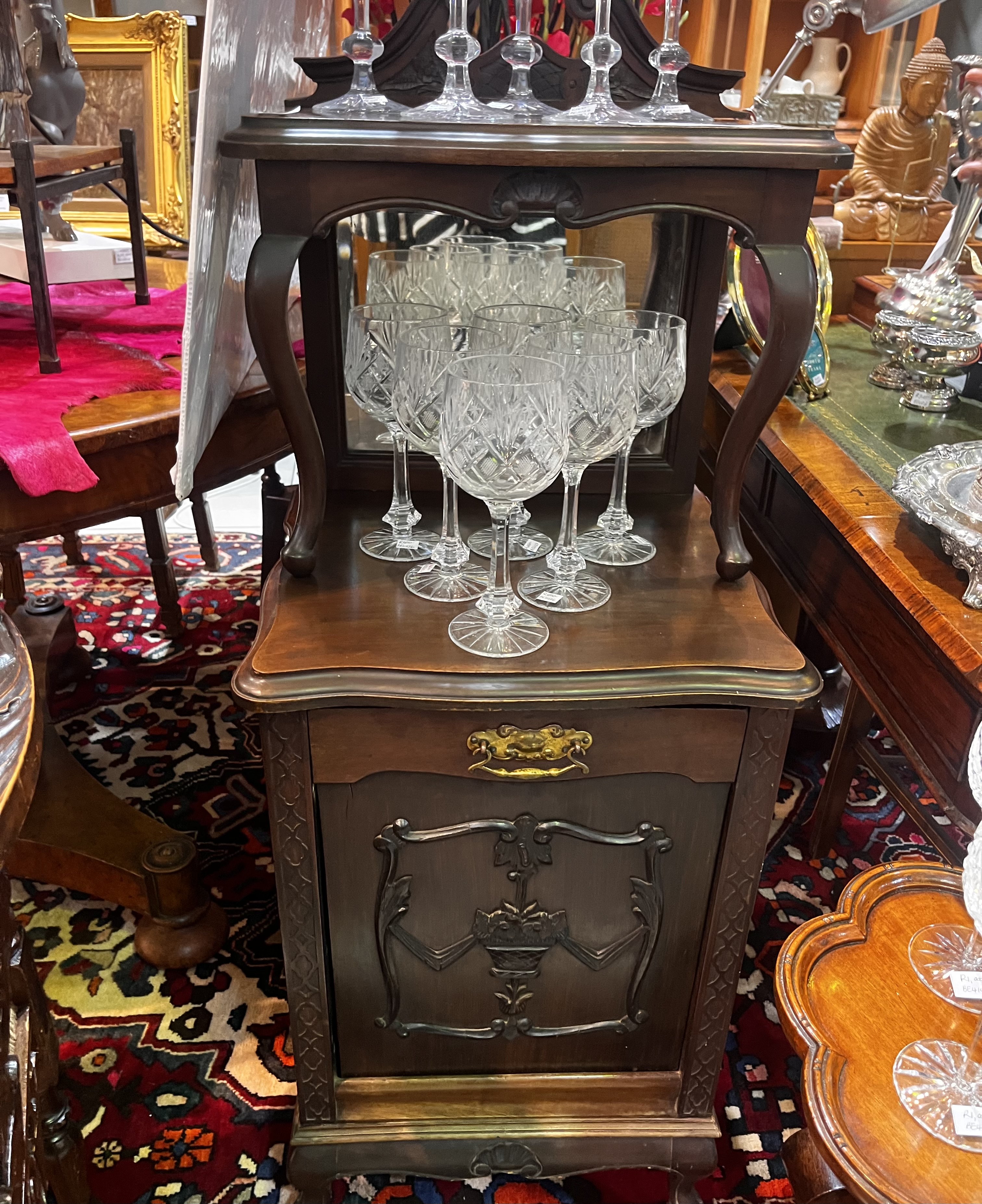 Late Victorian Mahogany Coal Purdonium: R4,000