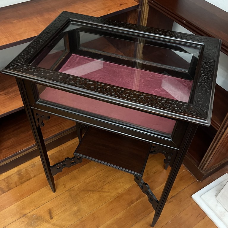 Edwardian table vitrine in George III style: R25,000