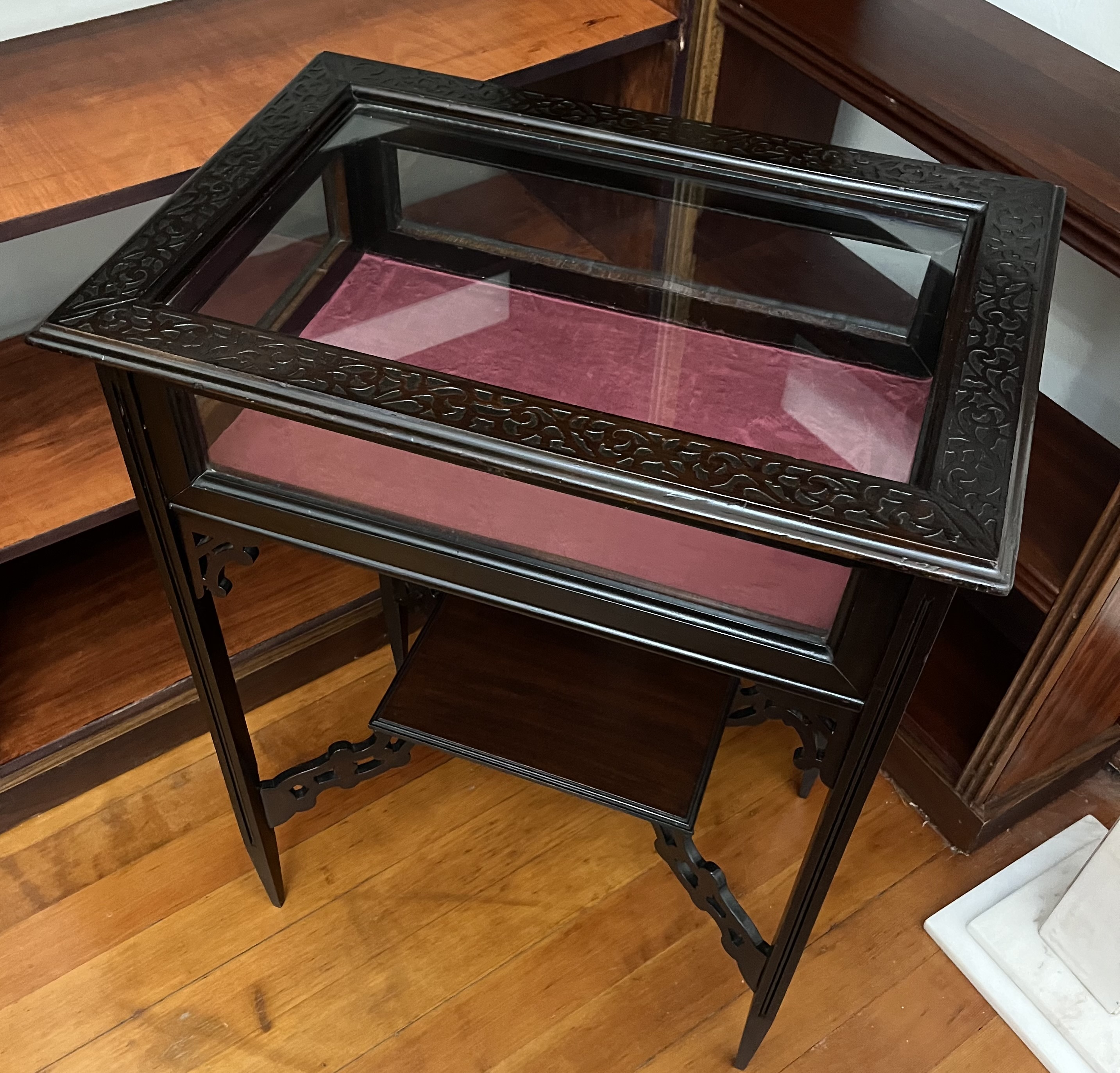 Edwardian table vitrine in George III style: R25,000