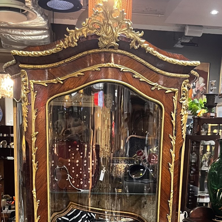 19th-Century French Vernis Martin Vitrine : R90,000