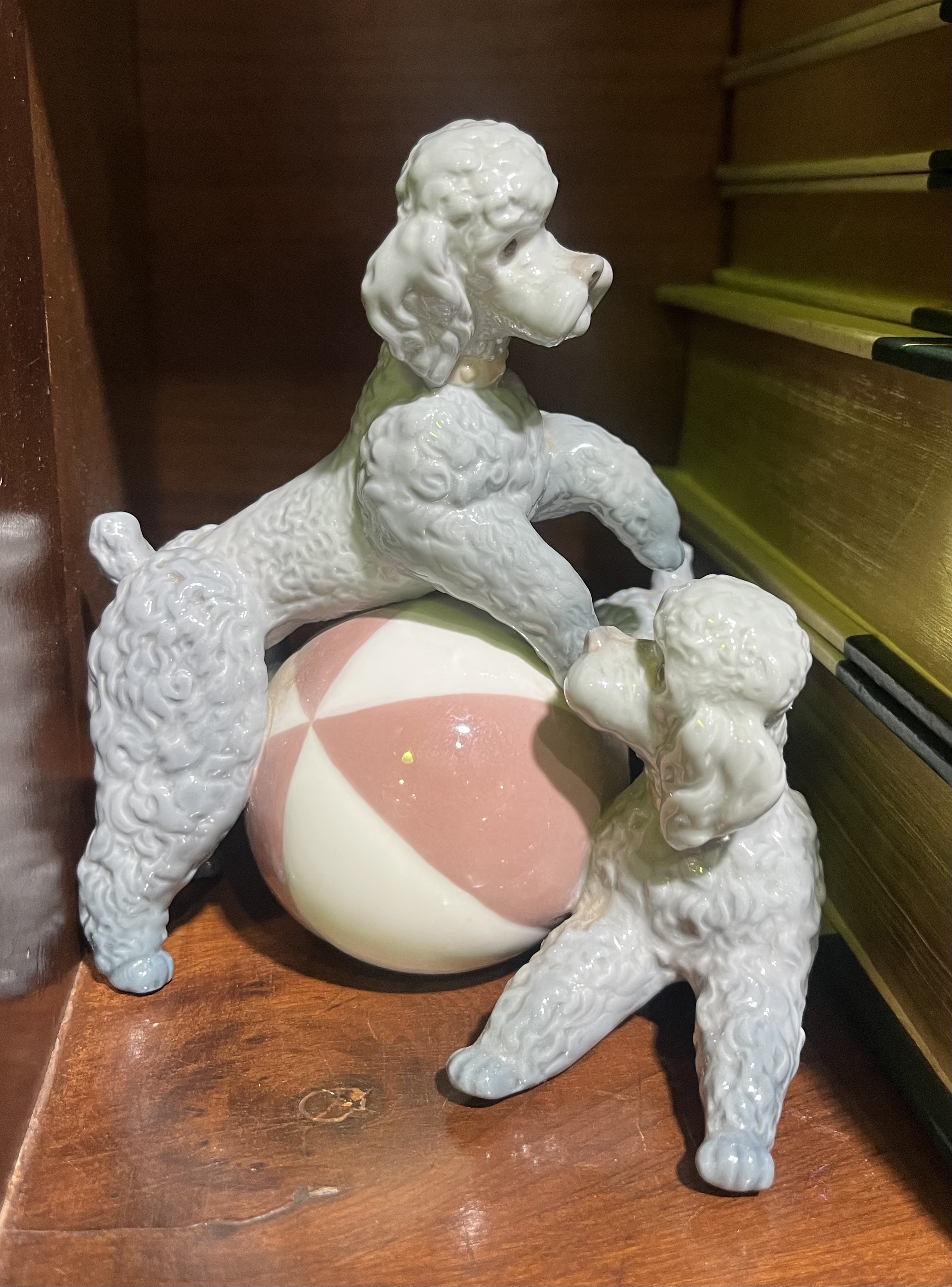 Lladro Playing Poodles: R3,500