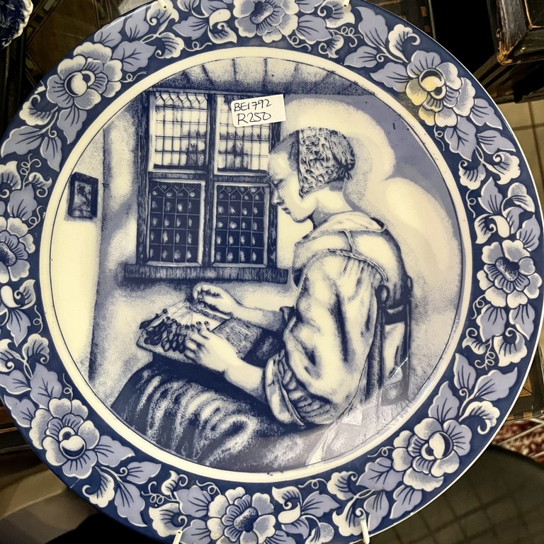 Delft blue and white the Lace maker plate: R250