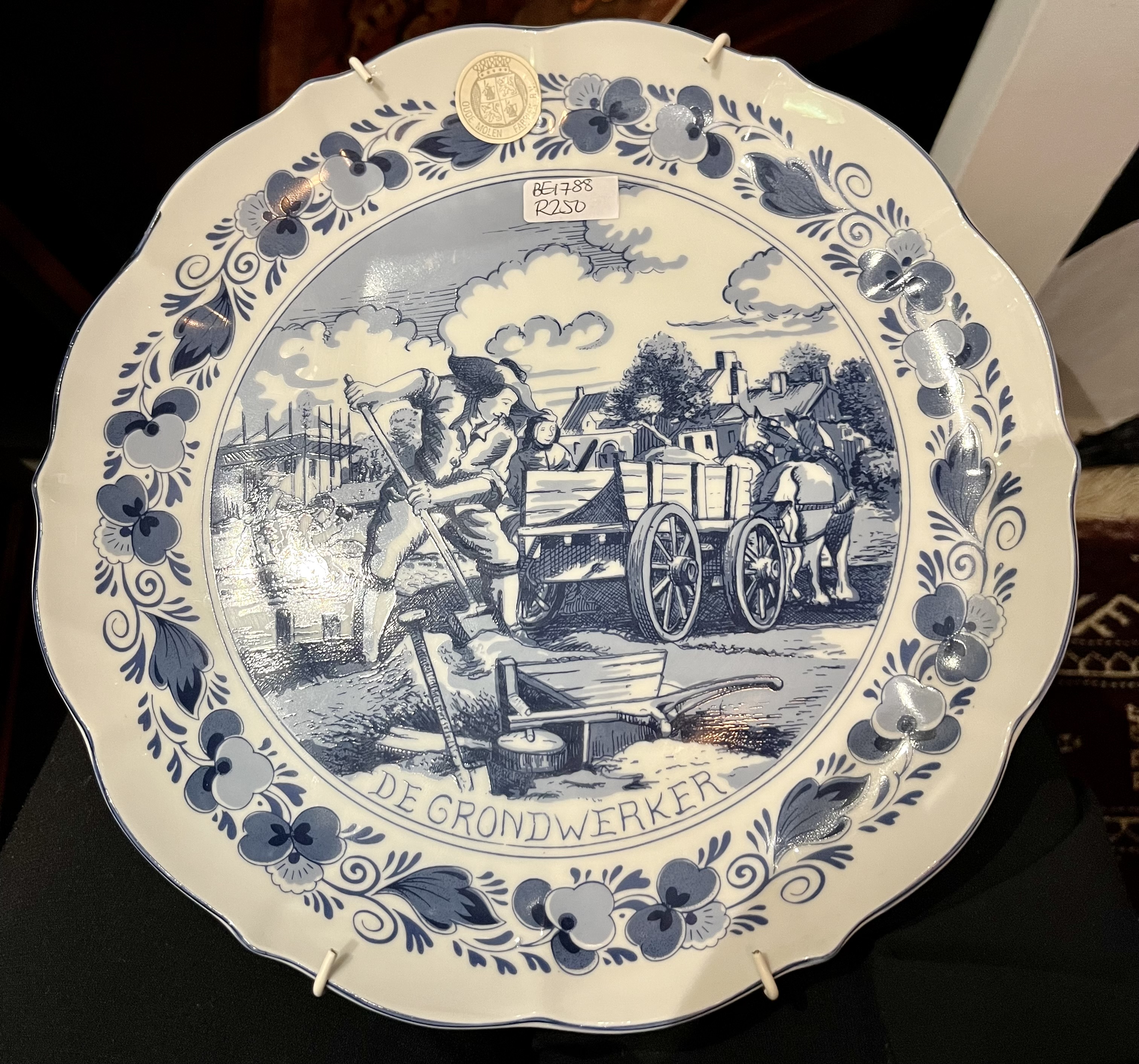 Delft blue and white de Grondwerker plate: R250