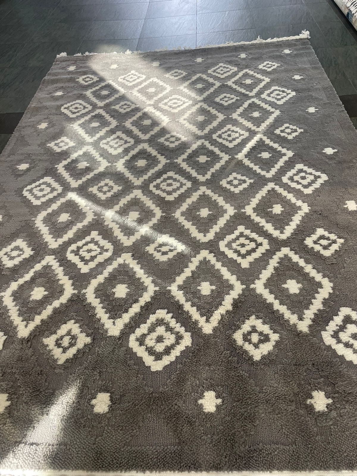 Modern rug 343x240: R9,999