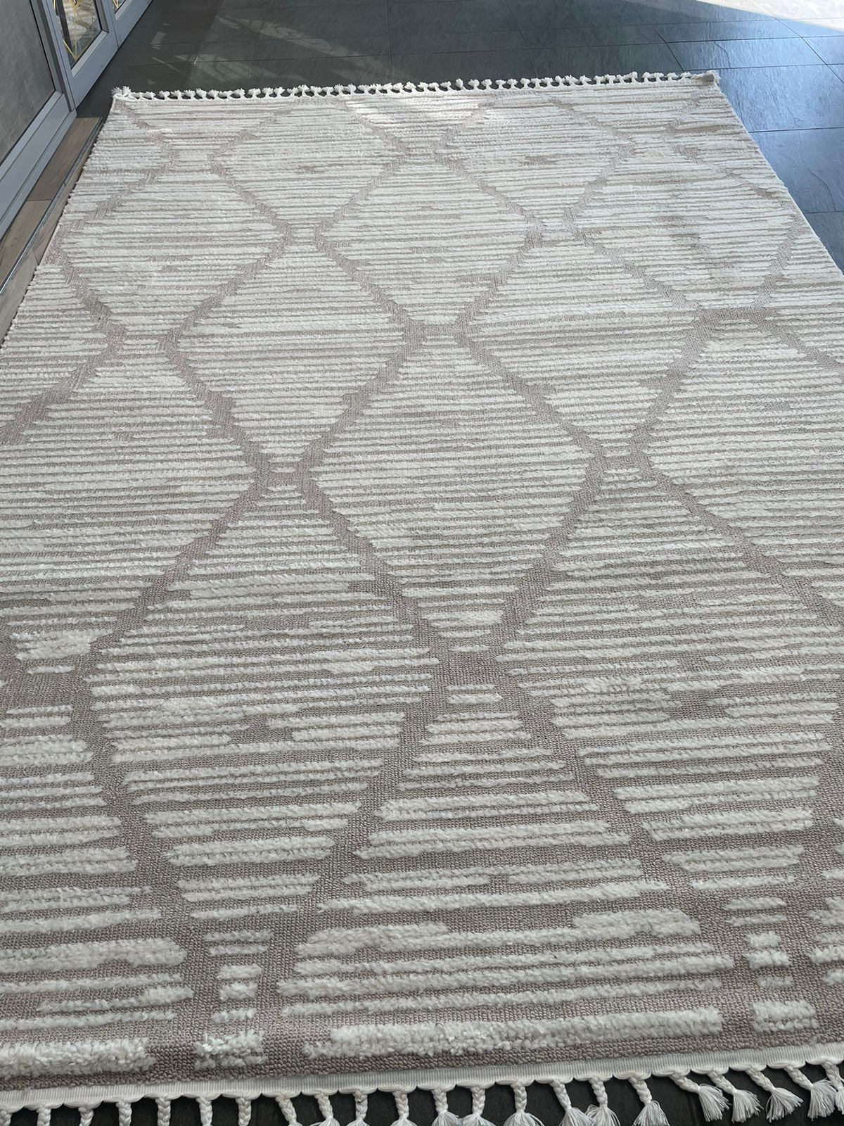 Modern rug 344x240: R9,999