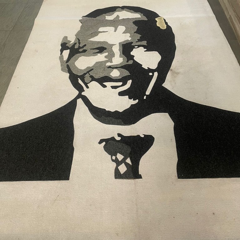 Mandela 300x200: R5,999