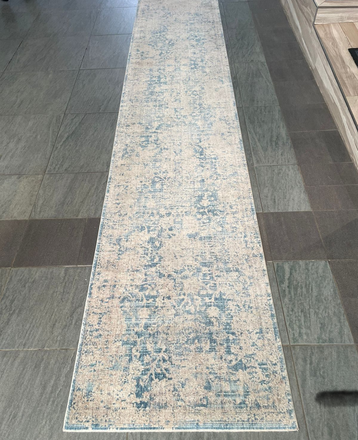 Modern 400x80: R6,999