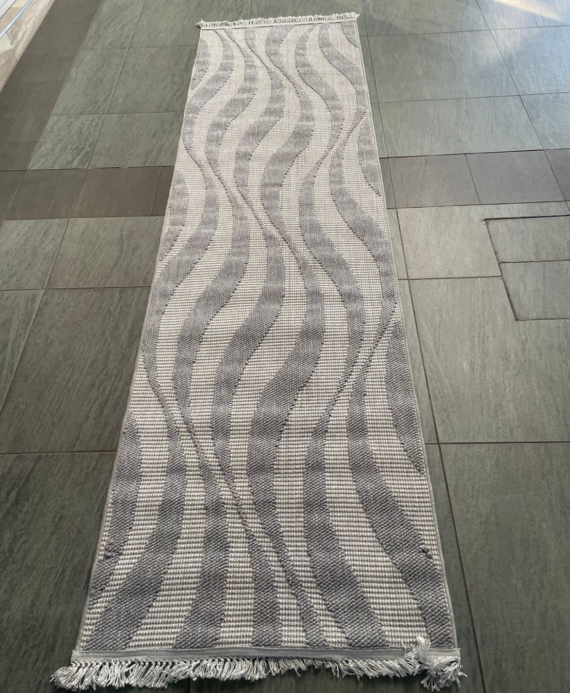 Modern 300x80: R3,999