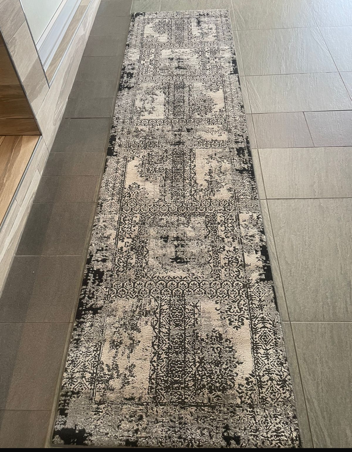 Modern 300x80: R3,999