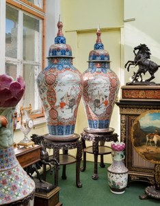 A PAIR OF LARGE JAPANESE IMARI VASES AND COVERS, ON STANDS LATE 19TH CENTURY