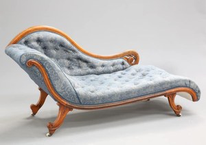A VICTORIAN WALNUT CHAISE LOUNGUE, of elegant scrolling form with deep buttons