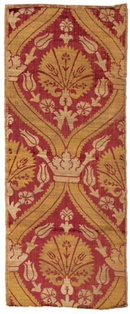 Brocatelle, Turkey or Venice, XVIth century, red satin background, yellow decoration woven in gold and cream woven in silver of a carnation in a crown of tulips in the middle of ribbons tied by a crown (tear on one side). Has a PA label on the back. Museum, Persian, No. 523, DATE 10-28-26 for November 28, 1926. In 1926, the Sesquicentennial International Exhibition was held in Philadelphia to celebrate the 150th anniversary of the declaration of independence of the United States. . The fair was placed in receivership in 1927 and its assets sold at auction. Former Charles Ratton collection. 1.52 x 0.61 m. Estimate: 300 - 500 EUR. SOLD for 13,000 EUR